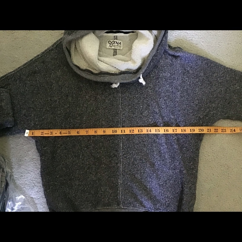 ⛄️ TNA hooded soft, cozy loose cowl-neck sweatshirt - Picture 8 of 10